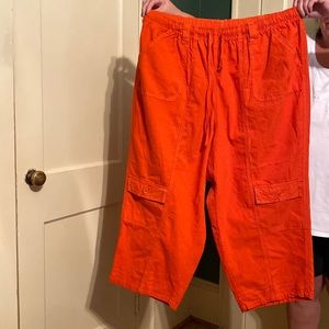 Womens orangle capri pant. Size 2XL